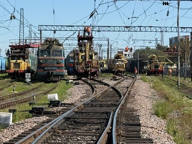 РФ обесточила железную дорогу возле Славянска. Где сбился график поездов