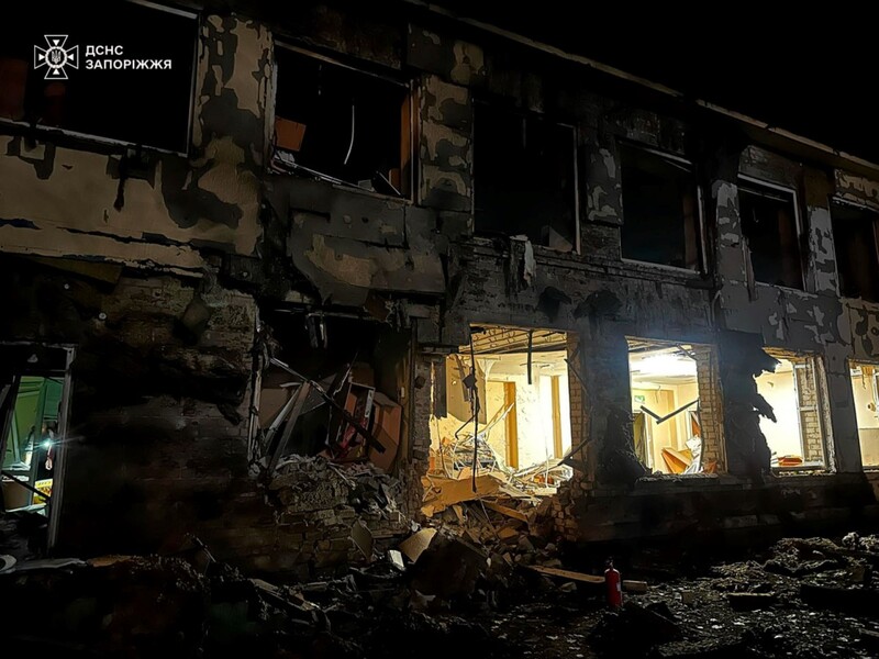 РФ обстреляла Запорожье, есть раненые. Повреждены детский сад, критическая инфраструктура