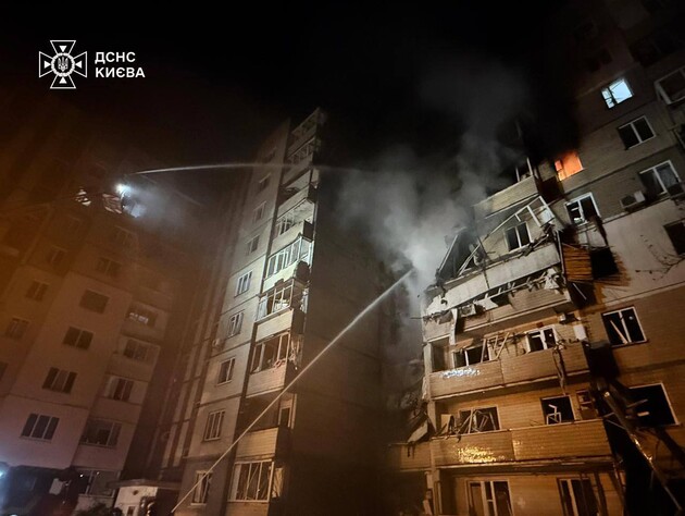 У Києві з-під завалів дістали тіла жінки та її двомісячної дитини