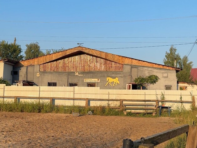 Россия нанесла удар по конюшне в Киевской области, кони погибли