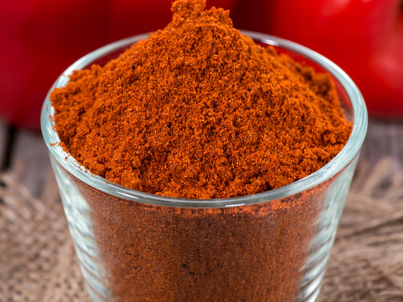 Через несколько минут из этих специй можно сделать очень вкусную сухую аджику. Проверенный рецепт