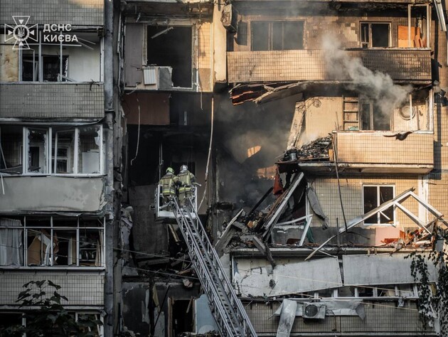 Жінка з двомісячною дитиною, які загинули внаслідок атаки РФ на Київ, вилетіли з вікна – сусідка