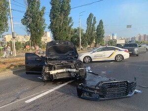 Смертельна ДТП у Києві: загинули водій і пасажир автомобіля, який виїхав на зустрічку, машина горіла. Фото