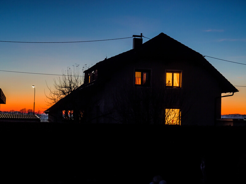 За неделю ДТЭК вернул свет более 207 тыс. семей после вражеских атак