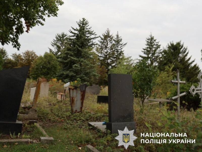 У Харкові на кладовищі зґвалтували 15-річну дівчину. У поліції кажуть, що підозрюваний залякав і обдурив її