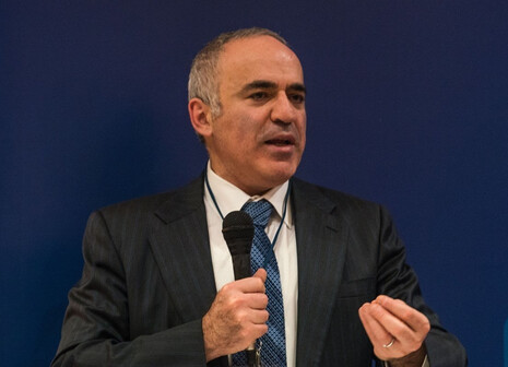 Сі прибув на саміт ШОС у маоїстському кітелі. Диктатори завжди вибудовують символіку ретельно