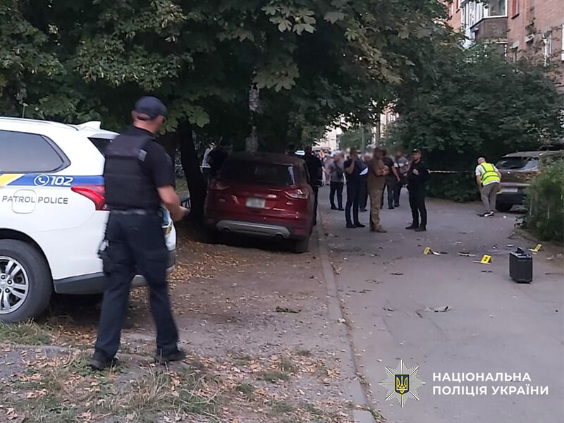 "Ви – п...дари!" У Хмельницькому в людному місці стався вибух гранати, є постраждалі