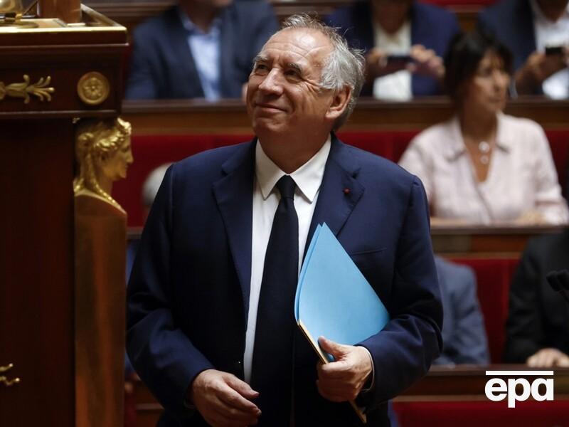 Уряд Франції відправили у відставку. Що стало причиною і як відреагував Макрон?