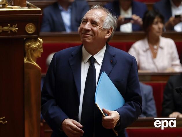 Правительство Франции отправили в отставку. Что стало причиной и как отреагировал Макрон?