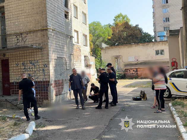 В Одессе задержали женщину, которая могла пьяной выбросить собственного ребенка из окна 