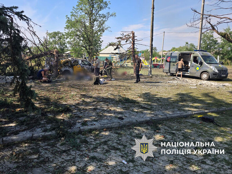 Людям видавали пенсії, коли вдарила авіабомба. Понад 20 осіб загинуло в селищі в Донецькій області