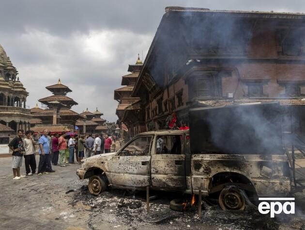 Дим над Катманду, десятки загиблих. Що відбувається в Непалі, де покоління Z протестує проти заборони соцмереж