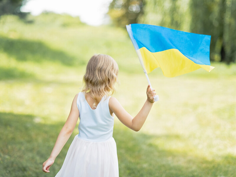 Росіяни погрожували її дідусю "інтернатом". Дівчинку врятували після понад трьох років життя в окупації