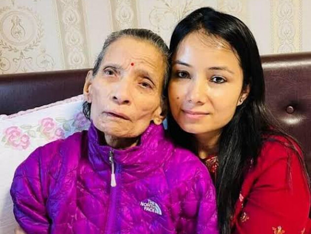 Жена экс-премьера Непала скончалась после нападения протестующих на их дом – СМИ