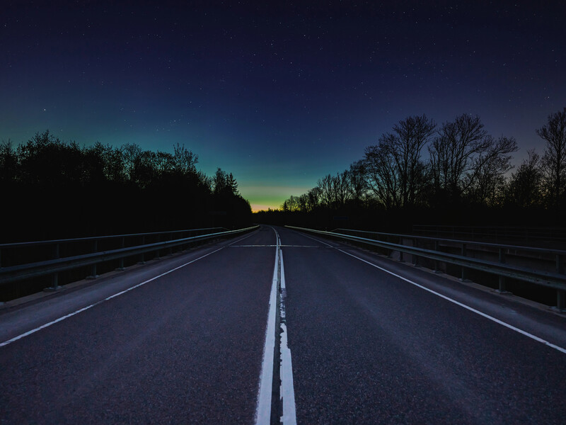 Водители с опытом всегда делают это ночью за рулем, чтобы не попасть в ДТП. 10 важных секретов