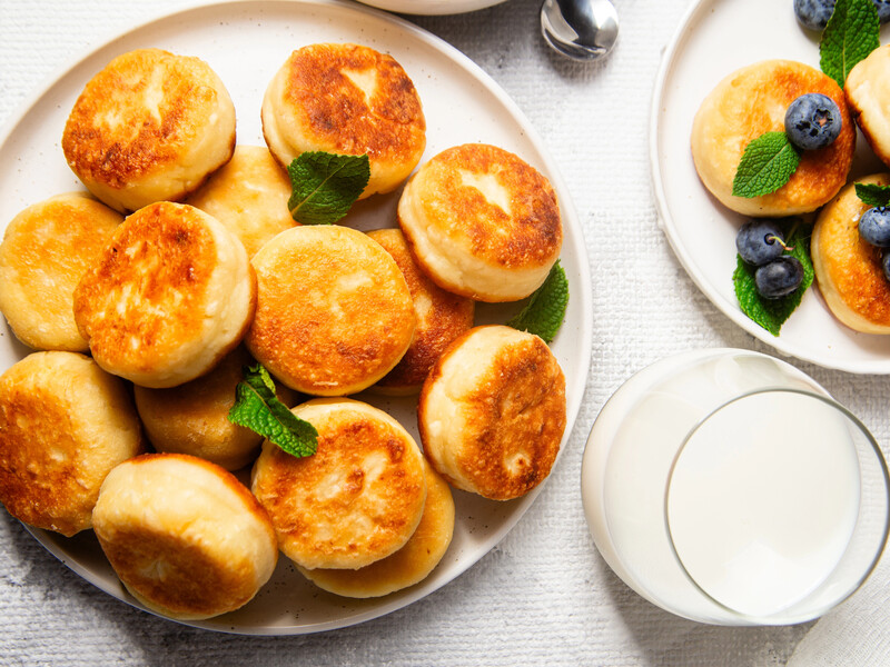 Сырники получаются воздушными и очень вкусными. Сохраните рецепт