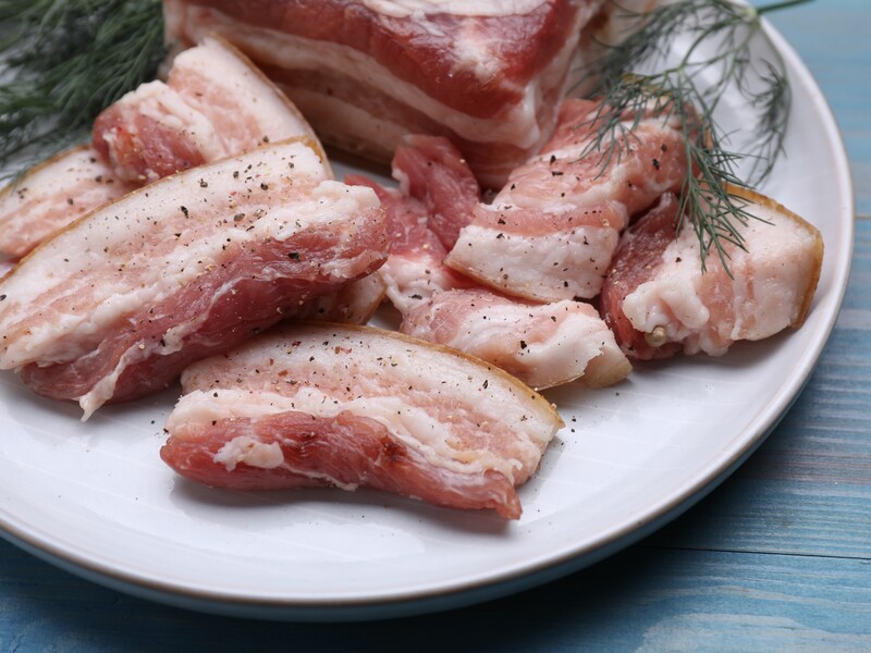 Якщо натрете цим сало, воно вийде дуже м'яким. Перевірений рецепт