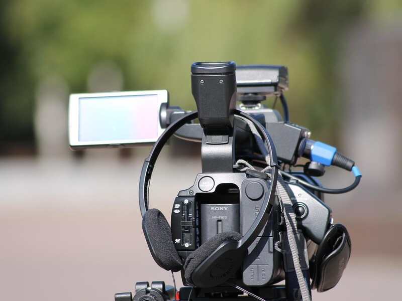 "Без пояснення причин". Австрійський телеканал заявив про затримання свого оператора військовими в Україні