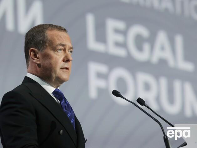 После смерти соратника Трампа Медведев заявил об 