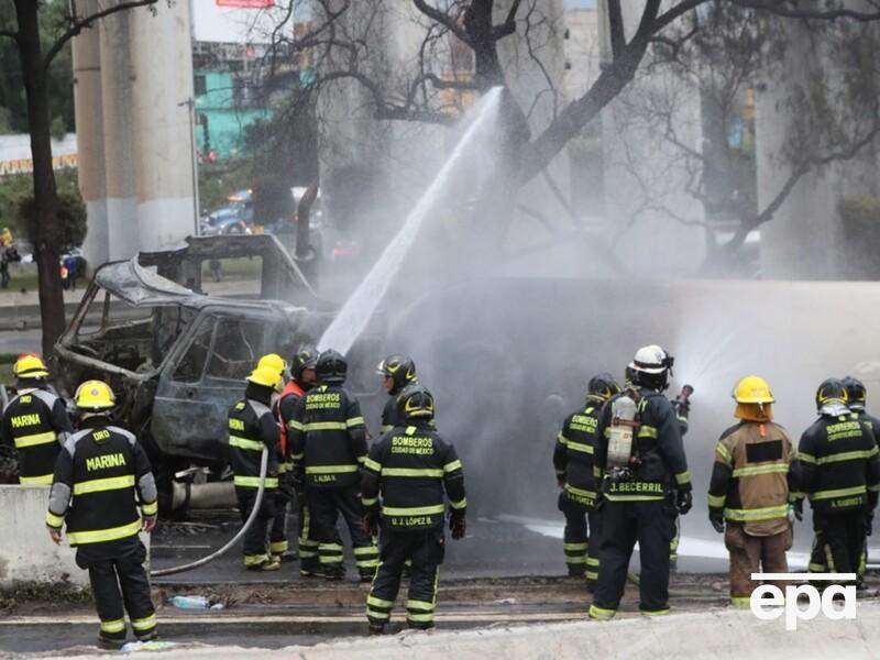 В Мексике взорвался бензовоз с почти 50 тыс. л бензина. Есть погибшие, почти сотня пострадавших. Видео