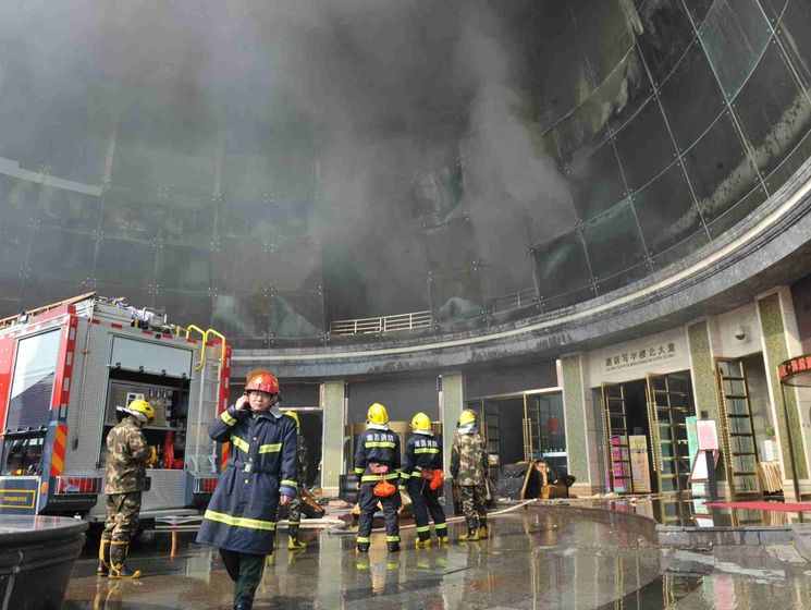 В Китае в результате пожара в отеле погибли 10 человек