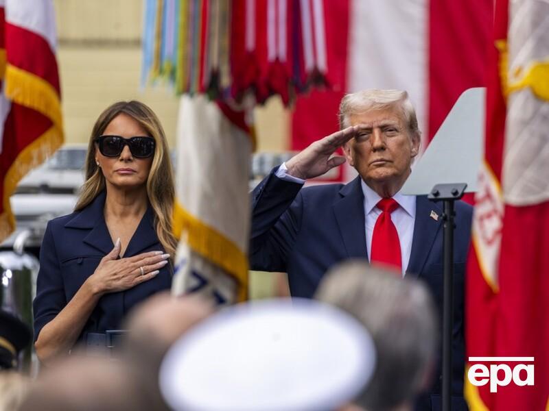 Предполагают инсульт. В сети обсуждают "обвисшее" лицо Трампа