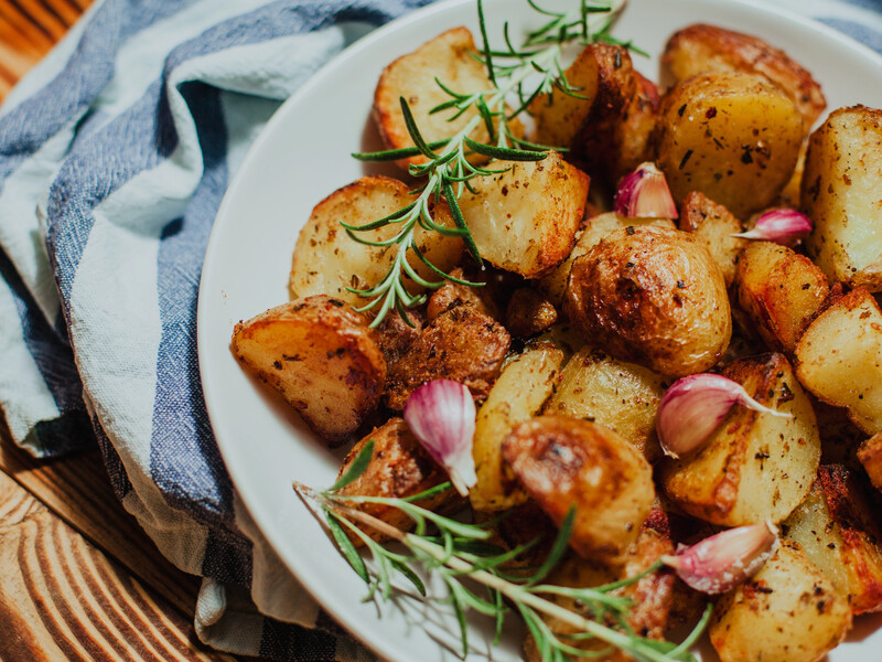 Це поєднання спецій надасть картоплі неймовірного смаку й аромату. Секретний лайфхак досвідчених кухарів