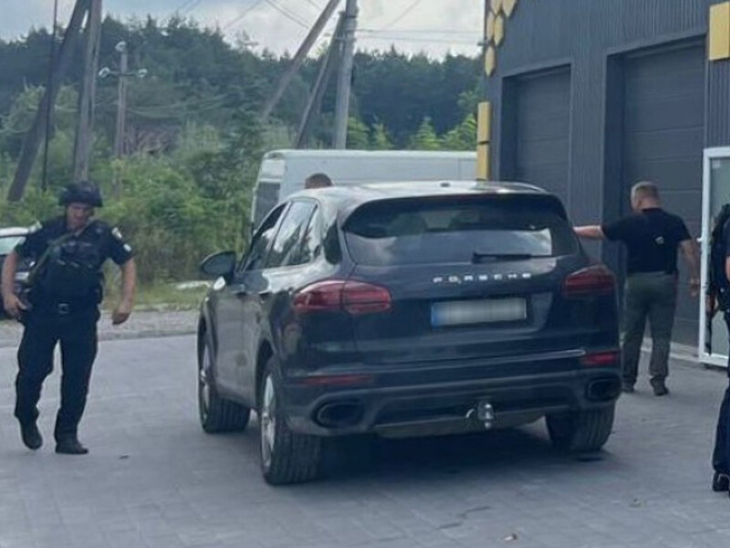 Двох чоловіків застрелили на автосервісі у Львівській області – Нацполіція