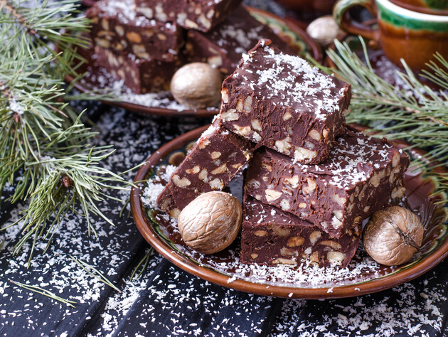 Вкусный торт без выпекания. Рецепт с шоколадом и орехами