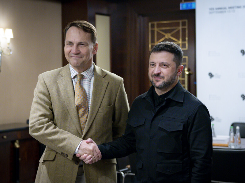 Сікорський після атаки російських дронів приїхав до Києва. Про що вони говорили із Зеленським?