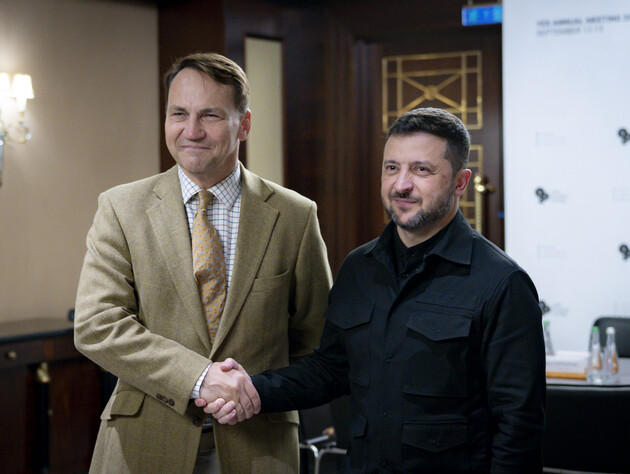 Сикорский после атаки российских дронов приехал в Киев. О чем они говорили с Зеленским?