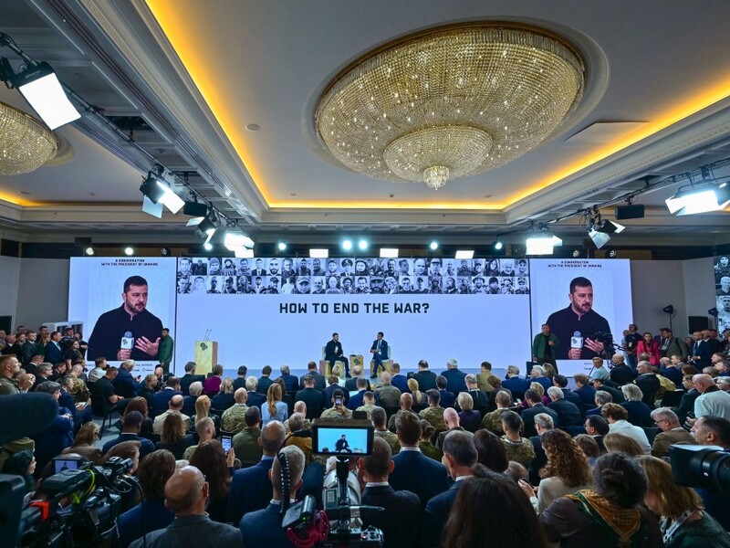 Зеленский: Отдать Путину землю Украины, чтобы он остановил войну, – такого не будет. Это не решение