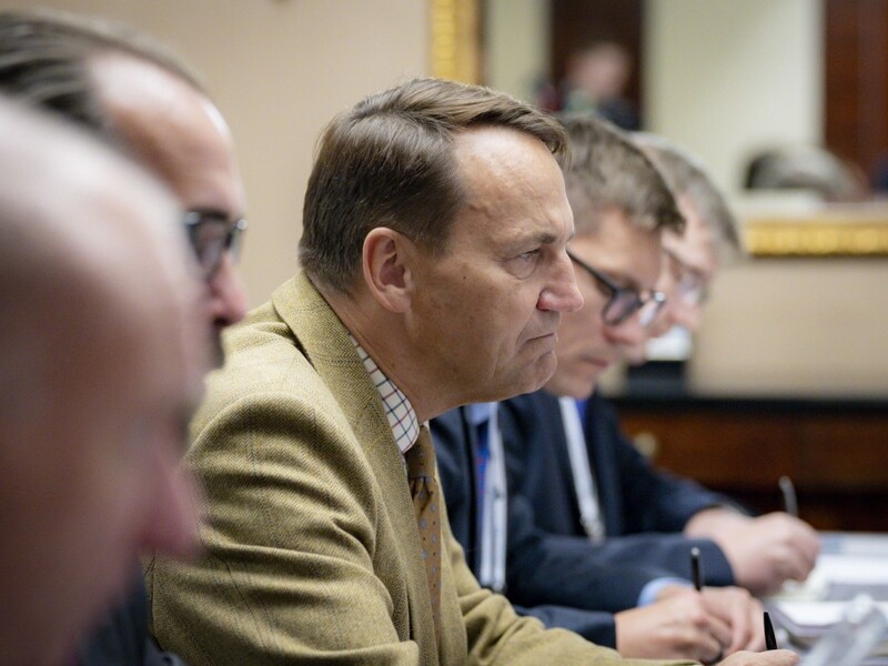 Сикорский призвал Венгрию уступить в вопросе вступления Украины в ЕС