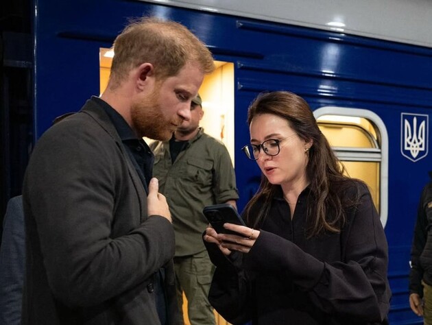 Чому українці цієї ночі спали голими. Найдобріші жарти про приїзд принца Гаррі до Києва