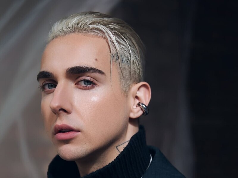 Певец Melovin, который борется за жизнь, назвал свой диагноз. Украинцам следует беречь себя