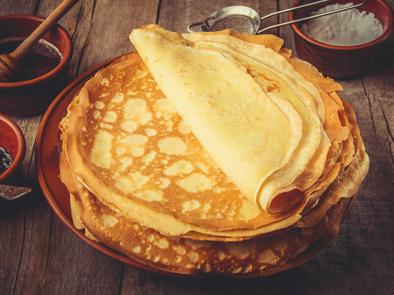 Змішуйте молоко з борошном у цьому порядку – і тісто буде без грудочок. П'ять правил божественних млинців