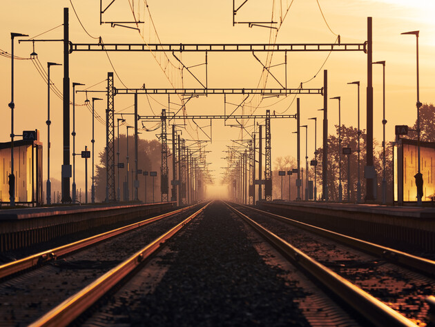 Через інцидент на залізниці трьом пасажирам знадобилася медична допомога. Рух поїздів змінено