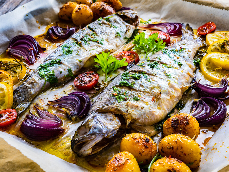 Запеките скумбрию с этим овощем – и ее можно будет есть губами. Рецепт блюда за полчаса