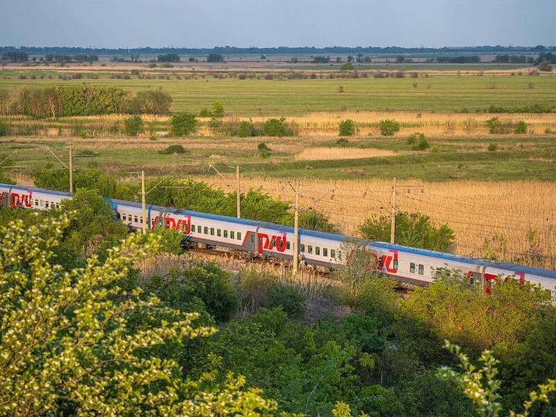 Взрыв на железной дороге в РФ. Пассажиры часами сидят в поездах без воды, пишут паблики