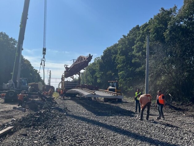 Свириденко показала наслідки вибуху на залізниці під Києвом. Рух поїздів відновлено