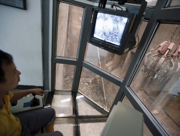 Китай столкнулся с дефицитом мусора. Для чего его используют в стране?