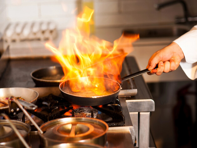 Буде лише гірше. Чотири випадки, коли пожежу в жодному разі не можна гасити водою