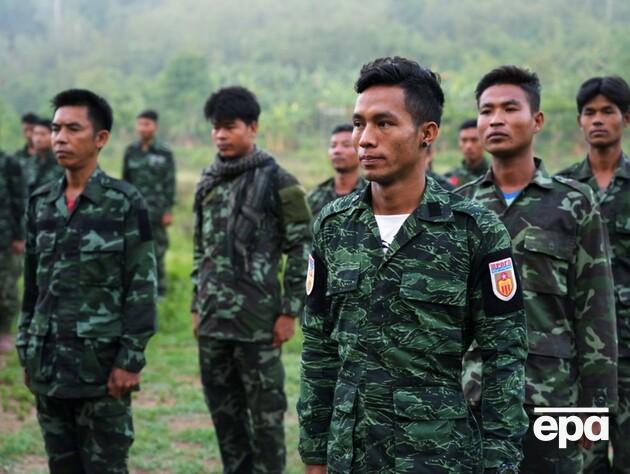 В Мьянме военные сбросили две бомбы на школы, погибли ученики – СМИ