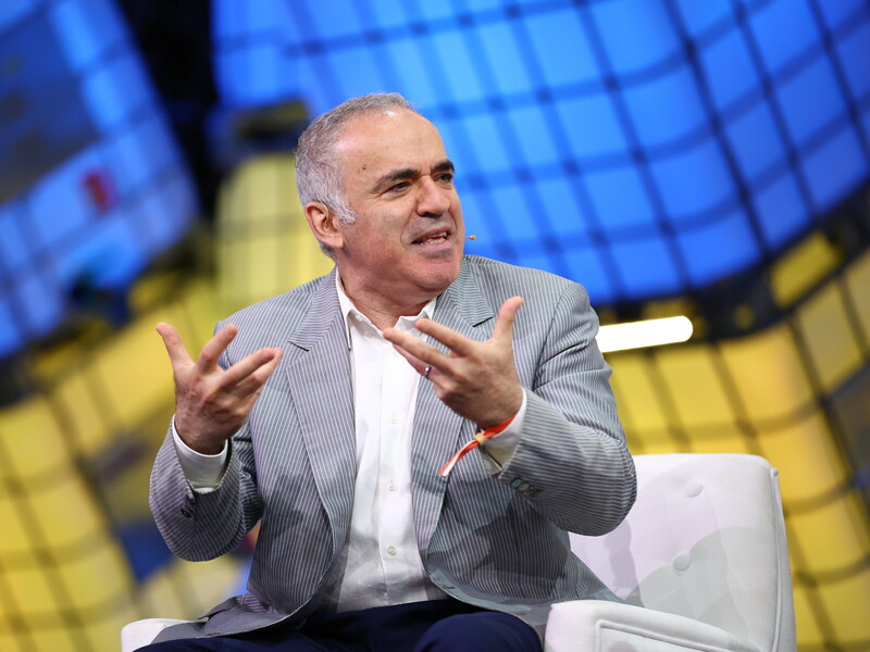 Как КГБ мог вербовать Трампа, похороны НАТО, украинский флаг в Крыму. Интервью Гордона с Каспаровым. Видео