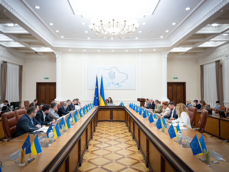 Кабмин одобрил проект госбюджета Украины на 2026 год. Что будет с зарплатами и пенсиями?