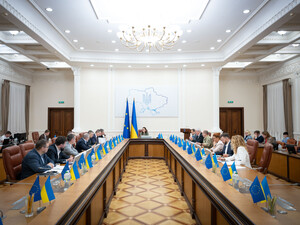 Кабмин одобрил проект госбюджета Украины на 2026 год. Что будет с зарплатами и пенсиями?