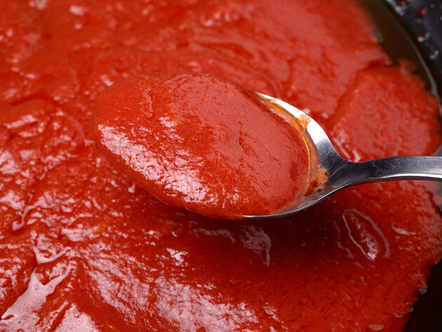 Хотите быстро приготовить вкусный кетчуп? Просто добавьте это к помидорам