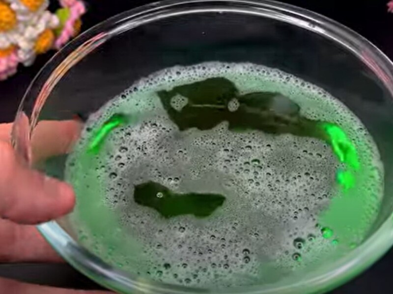 Положите это в унитаз – и он будет сверкать и благоухать почти месяц. Лайфхак для домашнего уюта