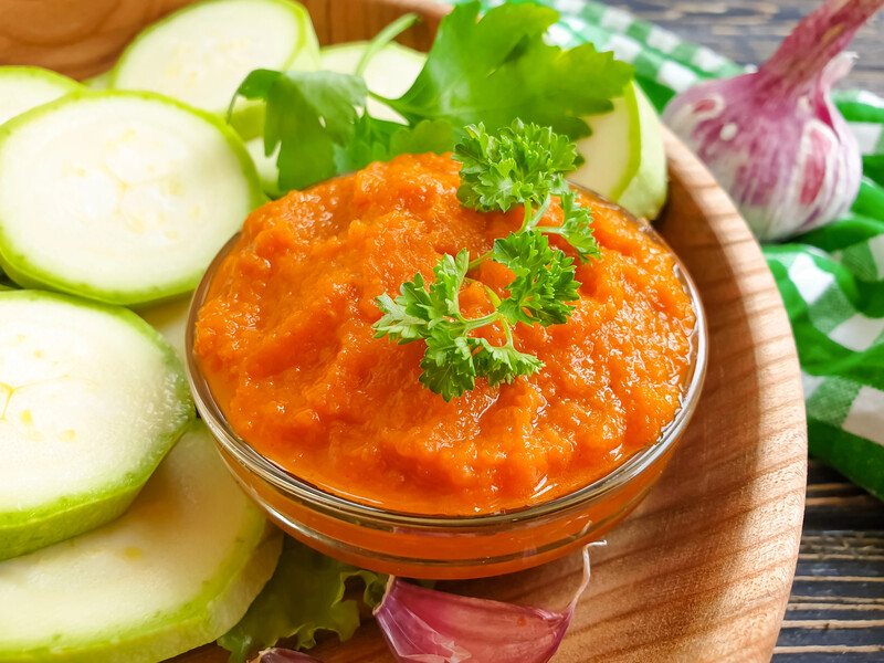 Найсмачніший спосіб позбутися кабачків. Запечена кабачкова ікра, котра сама себе готує