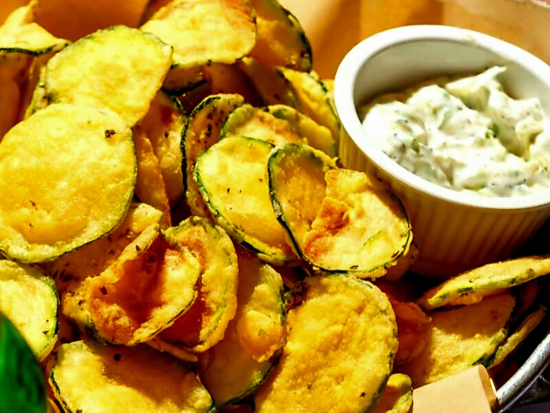 Хрустящие, легкие и прозрачные, как лепестки, – кабачковые чипсы из греческого ресторана